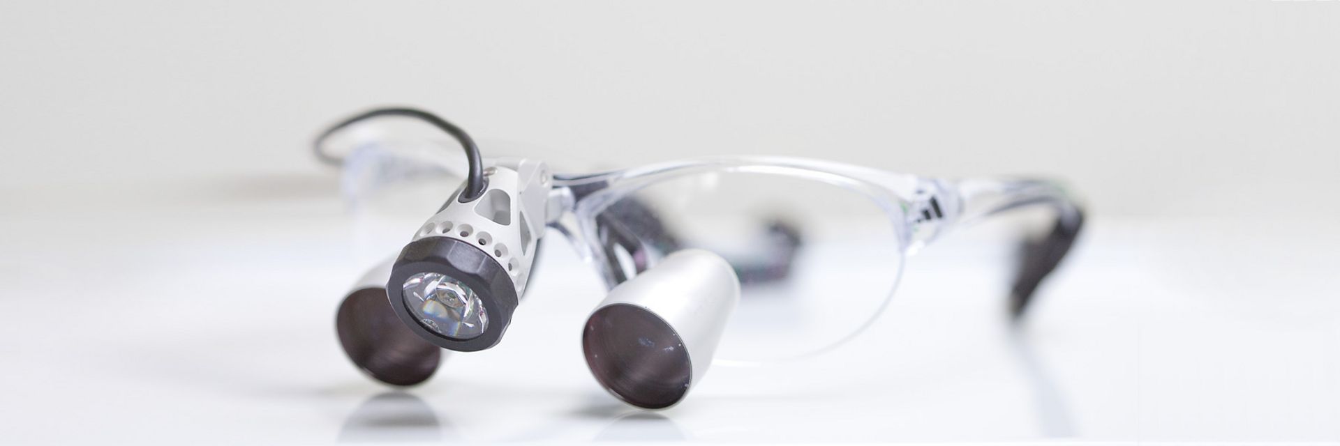 Zahnarztpraxis Dillingen: Lupenbrille