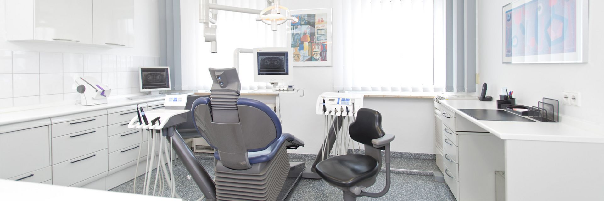 Zahnarztpraxis Dillingen: Behandlungszimmer